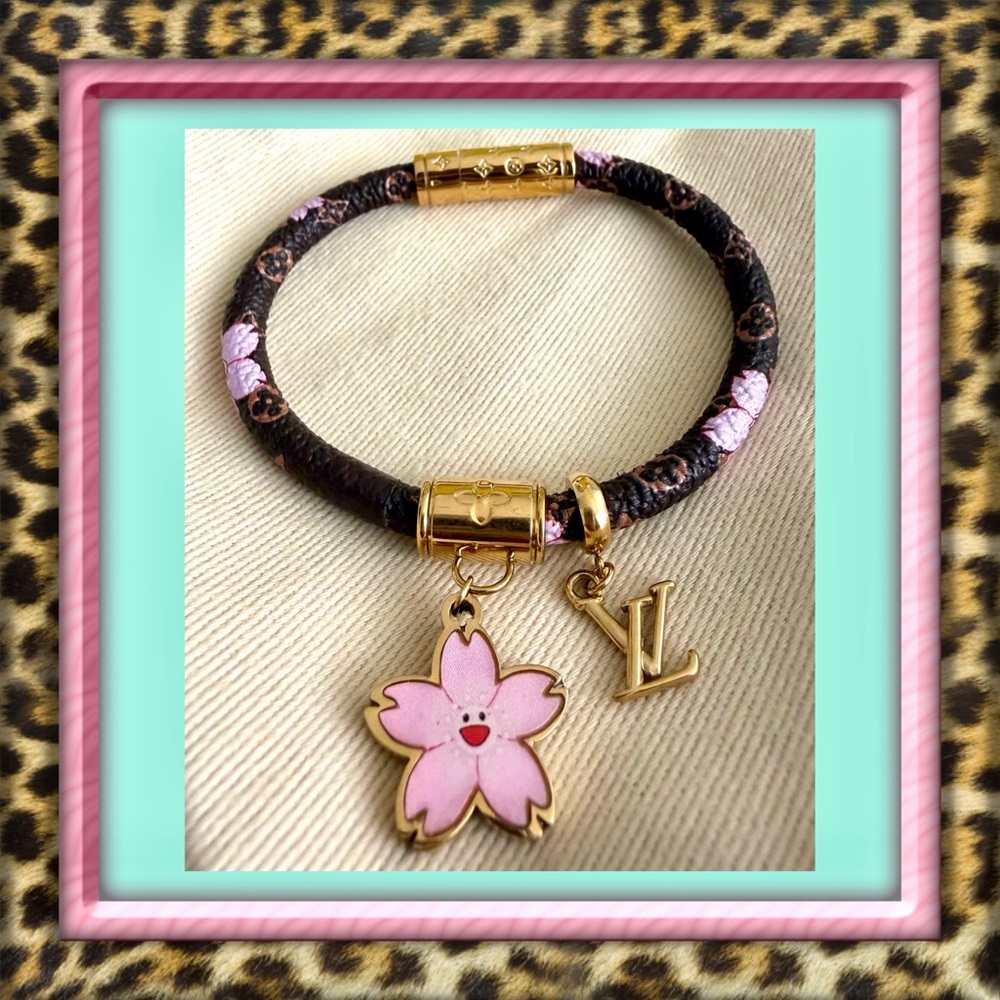 👑✅PRICE FIRM✅ Stylish Cherry Blossom Print Fashion Bracelet. Brand New! - Picture 1 of 17
